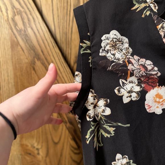 Amaryllis sleeveless blouse - Picture 4 of 6